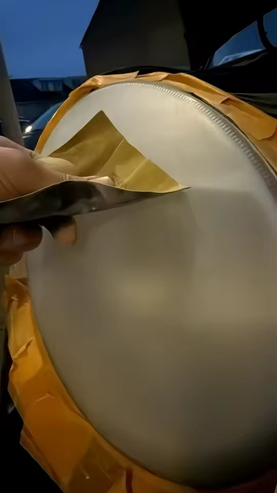 Brušenje žarometov